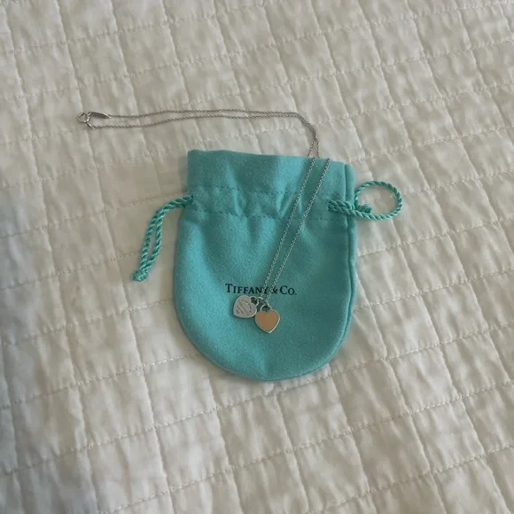 ❌SOLD❌❤️Tiffany Beige Enamel Mini Double Heart Tag Pendant Chain Necklace❤️ - Picture 5 of 8